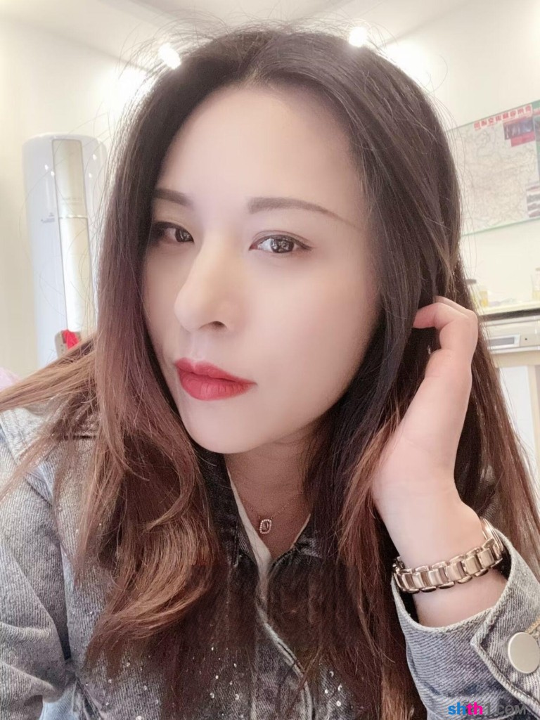 风Sao少妇依依
